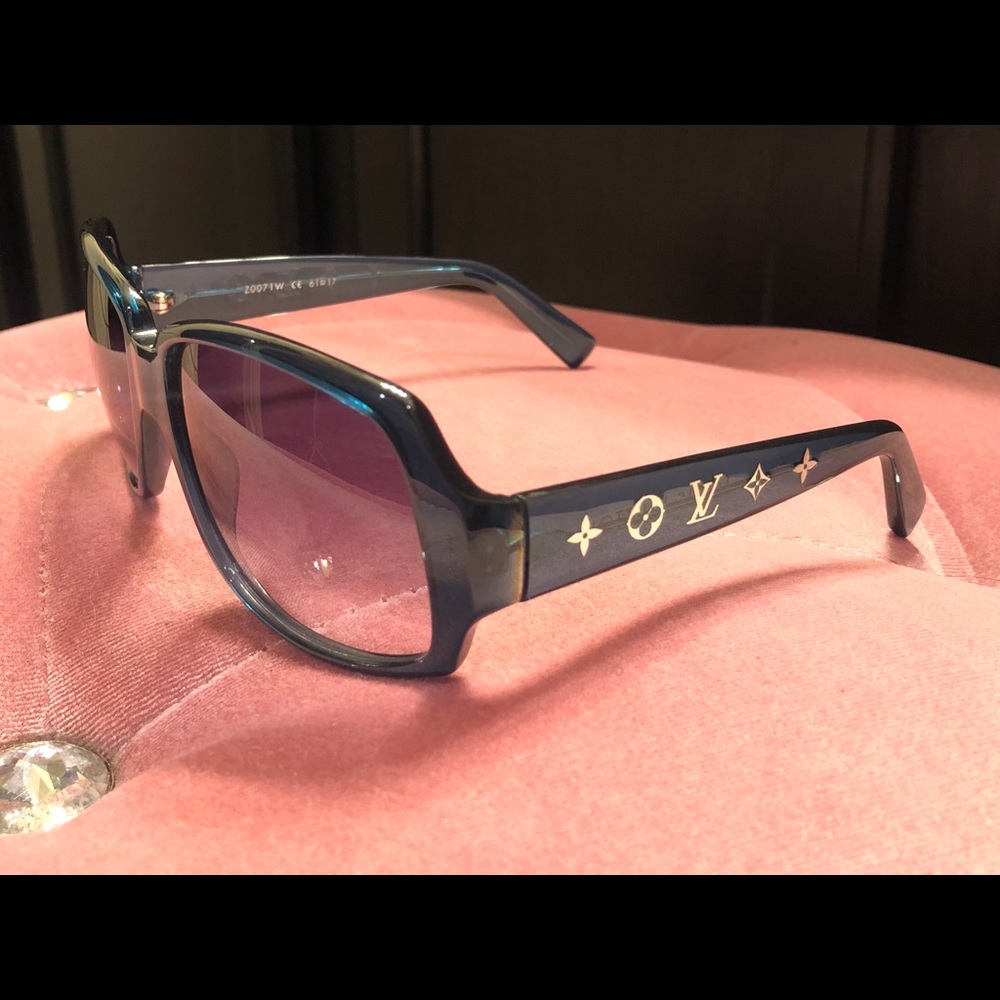 Authentic Louis Vuitton Obsession Carre Teal π - Picture 1 of 7